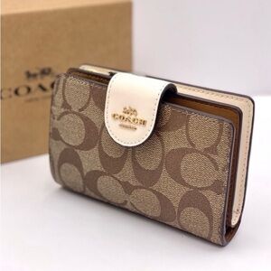 Coach Signature Medium Corner Zip Wallet